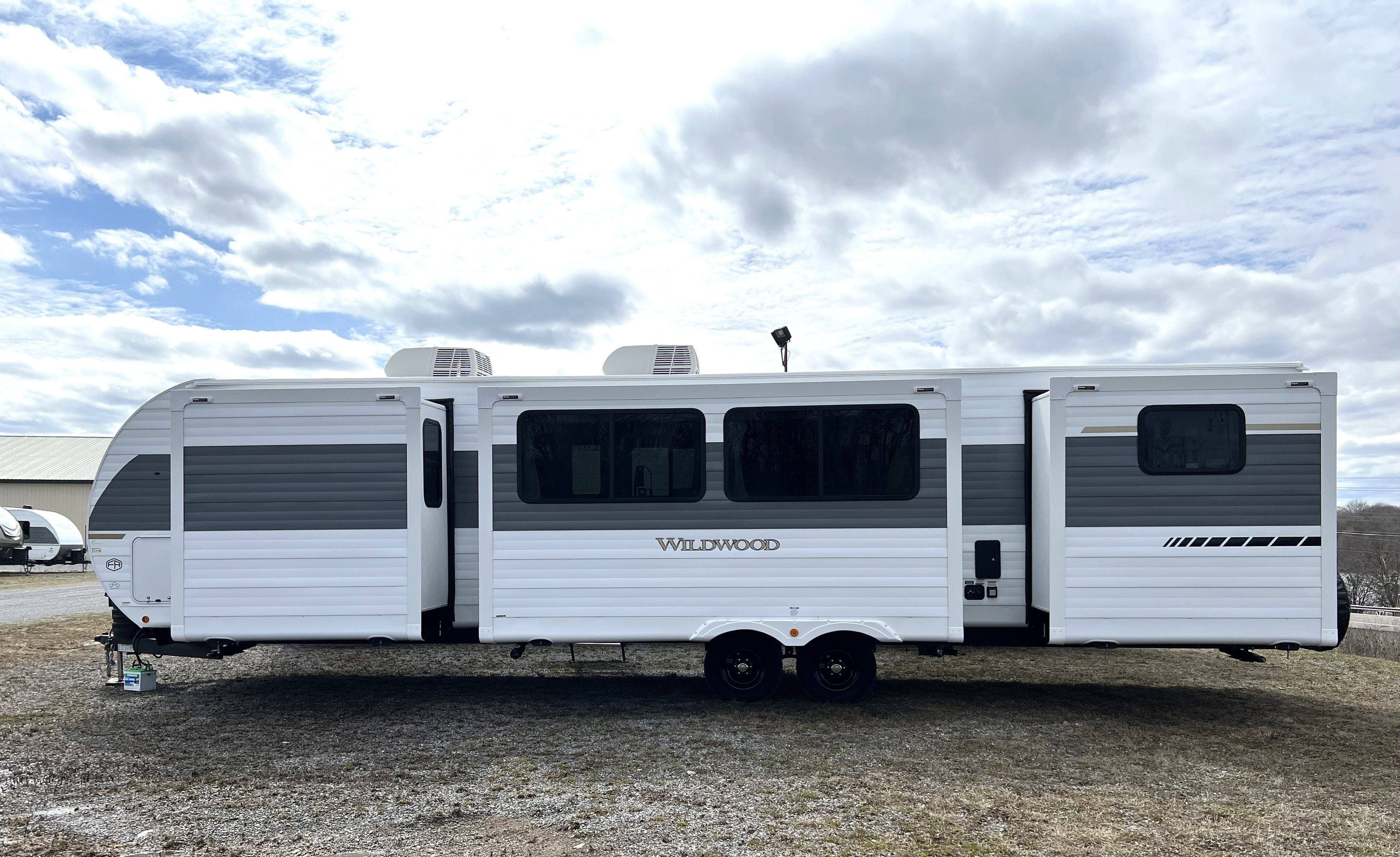 2025 Forest River WILDWOOD 33TS RV