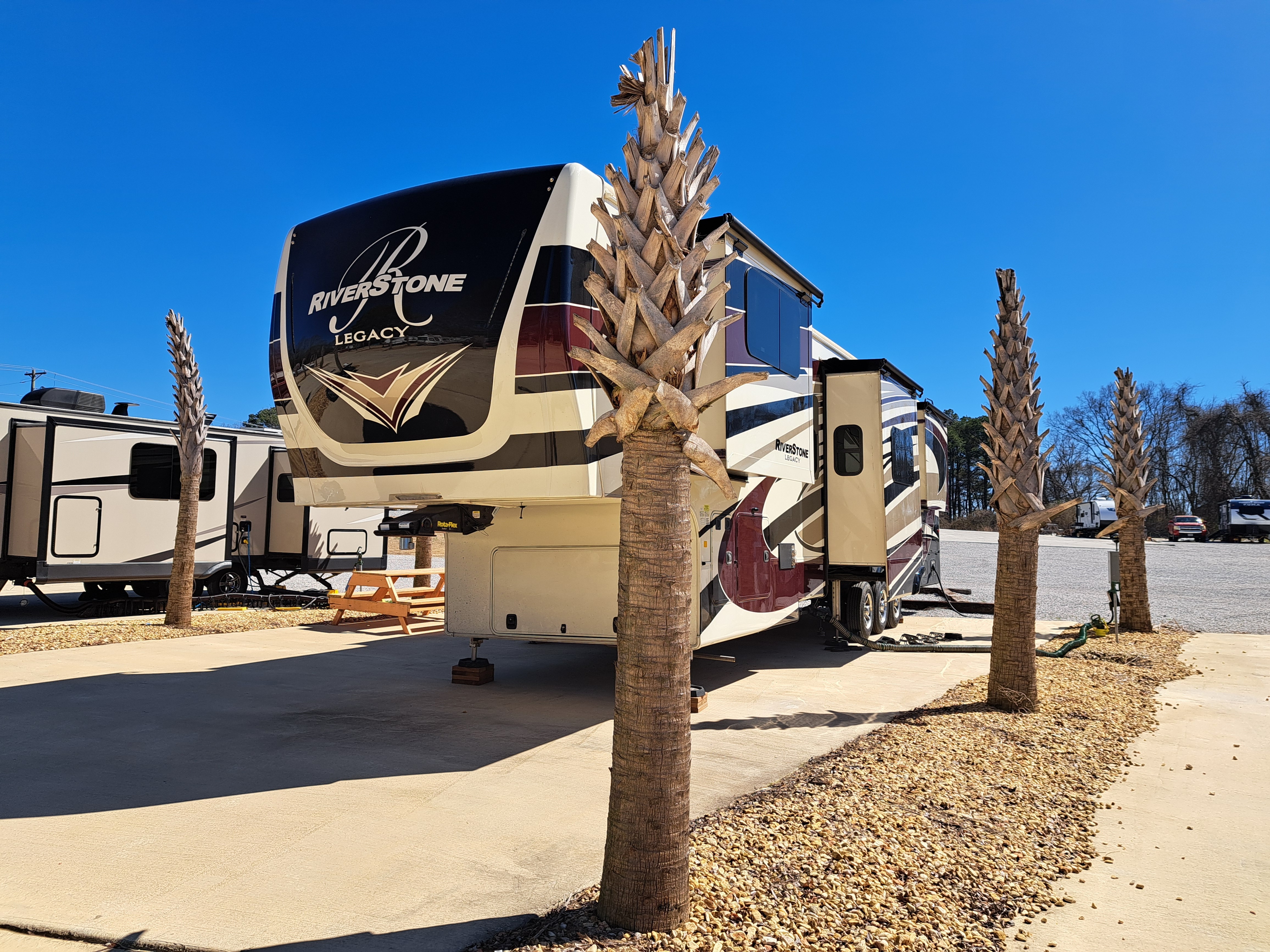 ウルフ National Rage'n 3005 Toy Haulers For Sale - RV Trader
