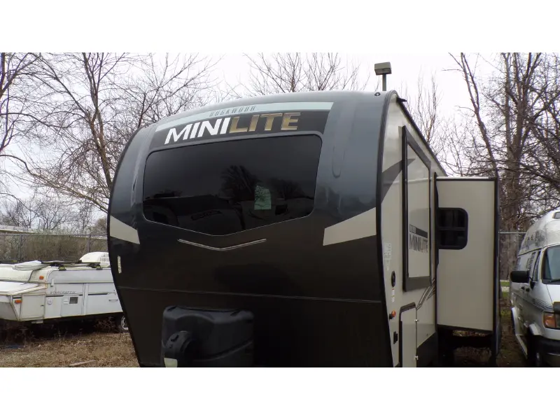 2022 FOREST RIVER ROCKWOOD MINI LITE 2513S