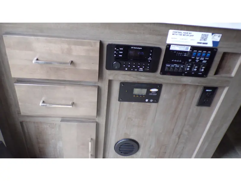2022 FOREST RIVER ROCKWOOD MINI LITE 2513S
