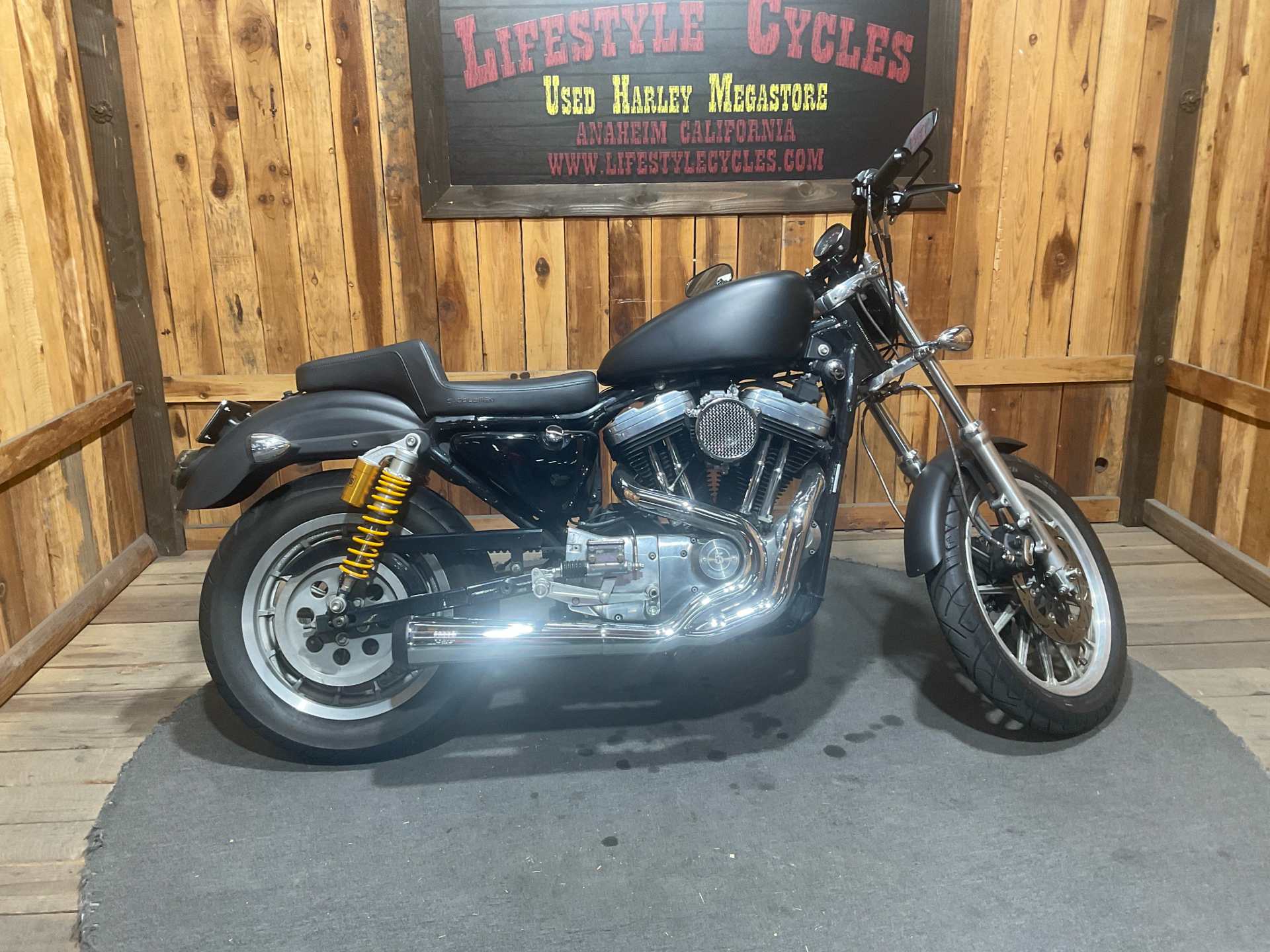 ブラックレドラー Iron 883™ | Wild West Harley-Davidson®