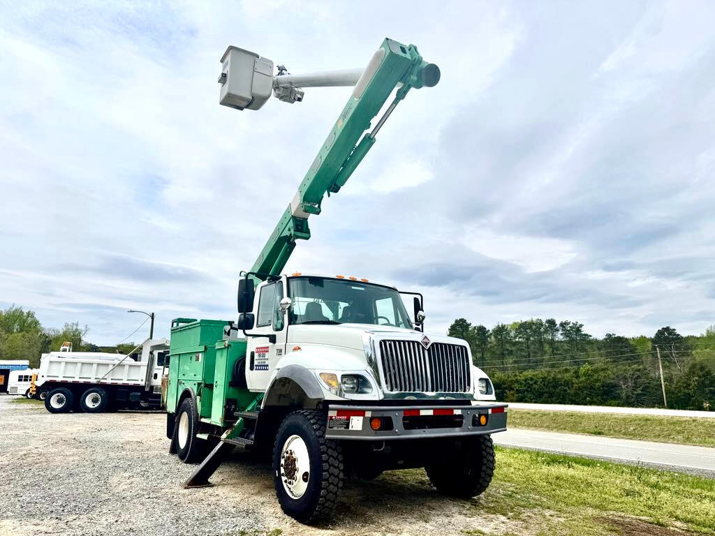 2007 International 7300 WorkStar 7300 photo 3