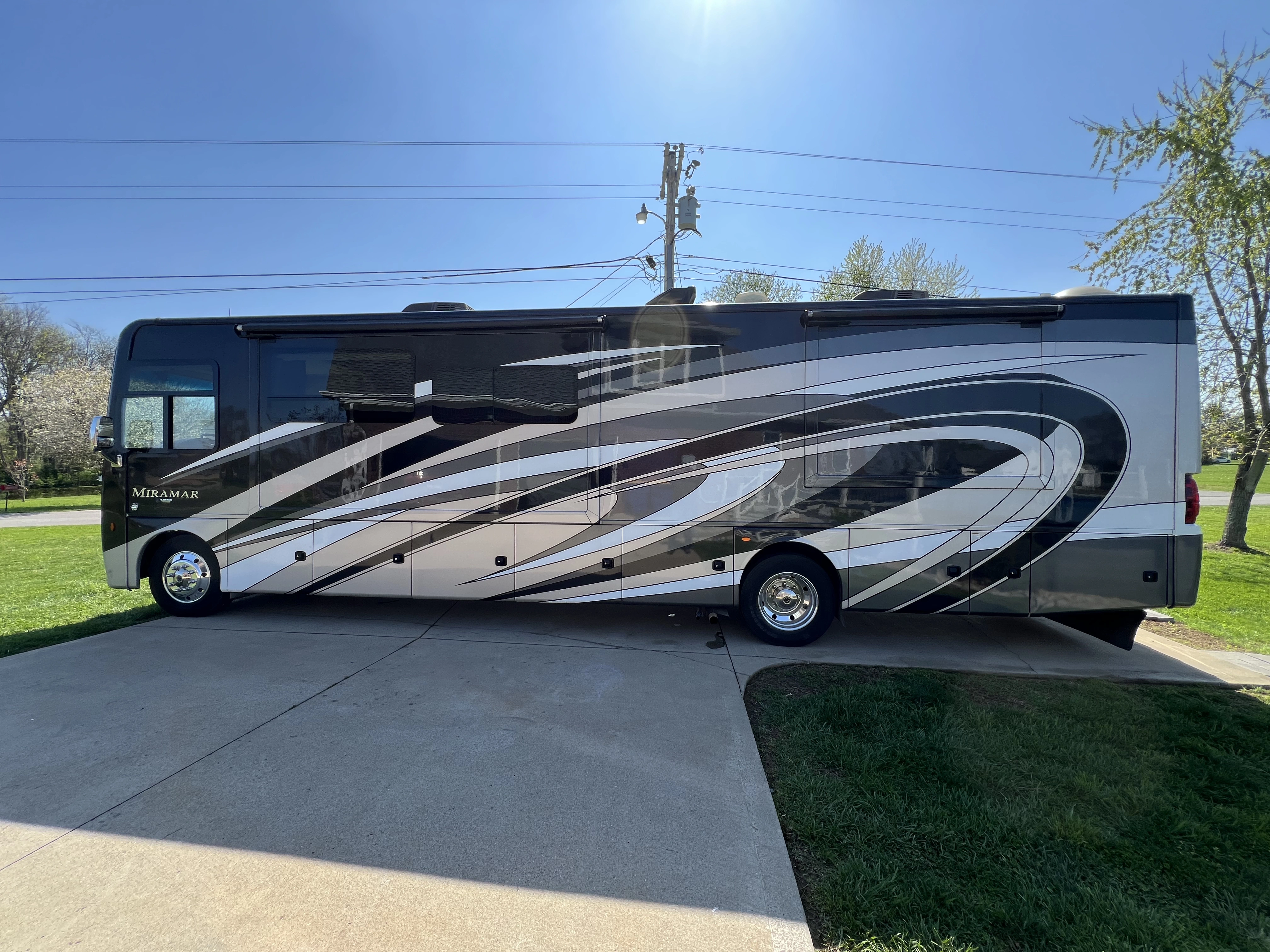 Thor Motor Coach Miramar 37.1 RVs For Sale - RV Trader