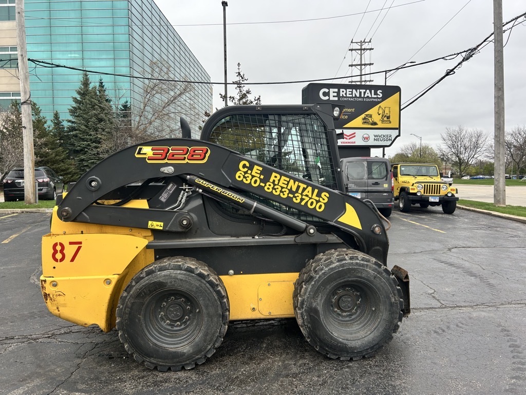 2022 NEW HOLLAND L328 in Elmhurst, IL