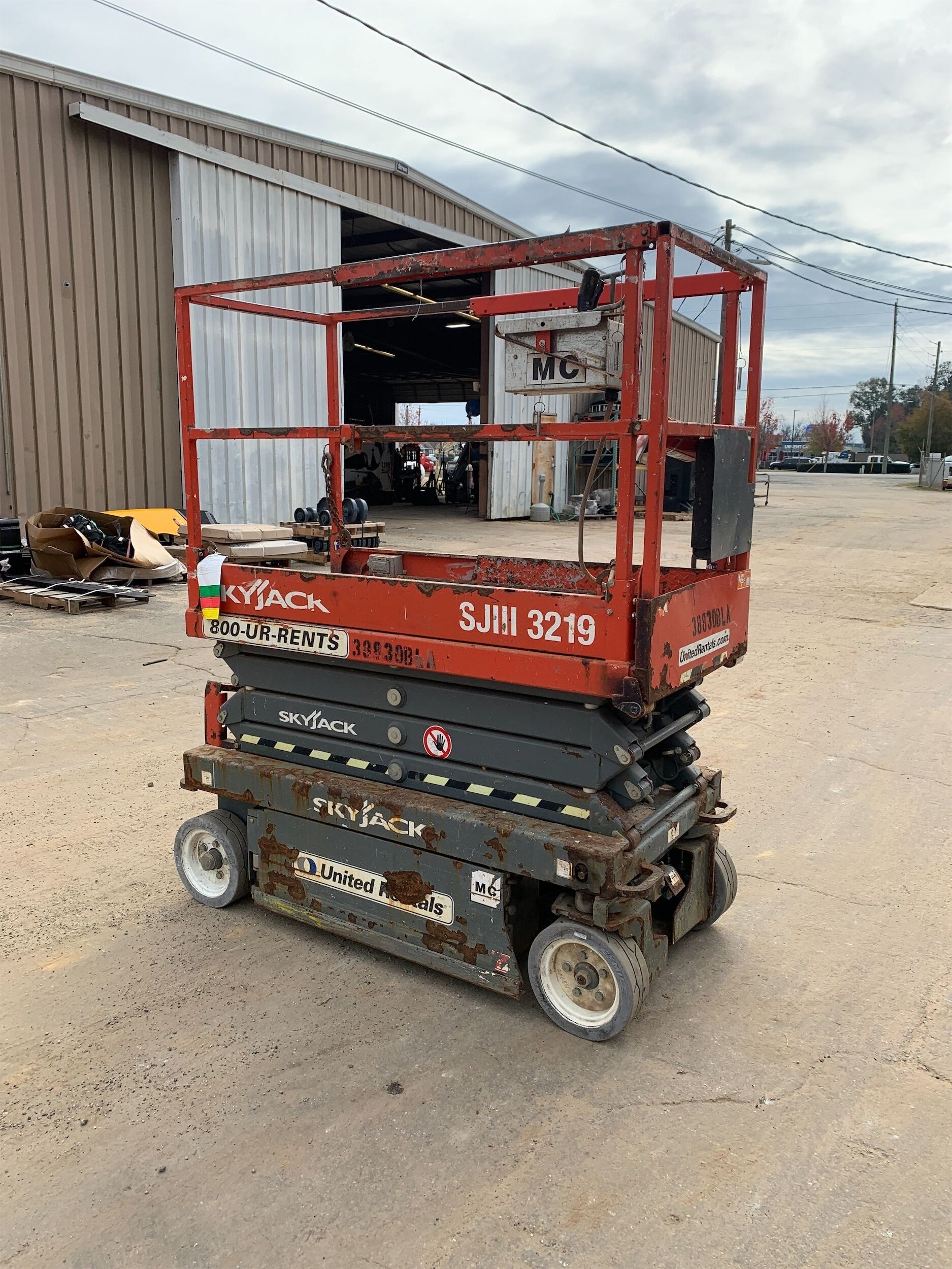 2016 SKYJACK SJIII3219 Scissor Lift in Auburn, AL