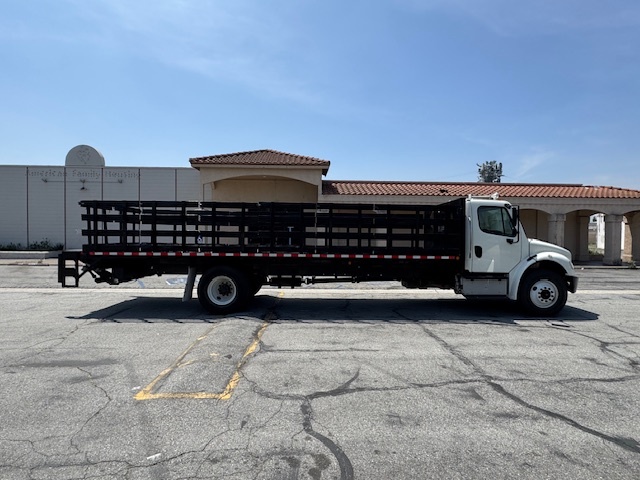 2016 FREIGHTLINER BUSINESS CLASS M2 106 26' STAKEBED in Norwalk, CA