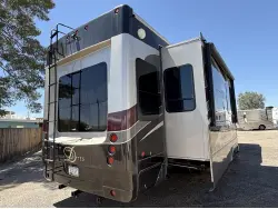 2015 DRV ELITE SUITES 38RESB3