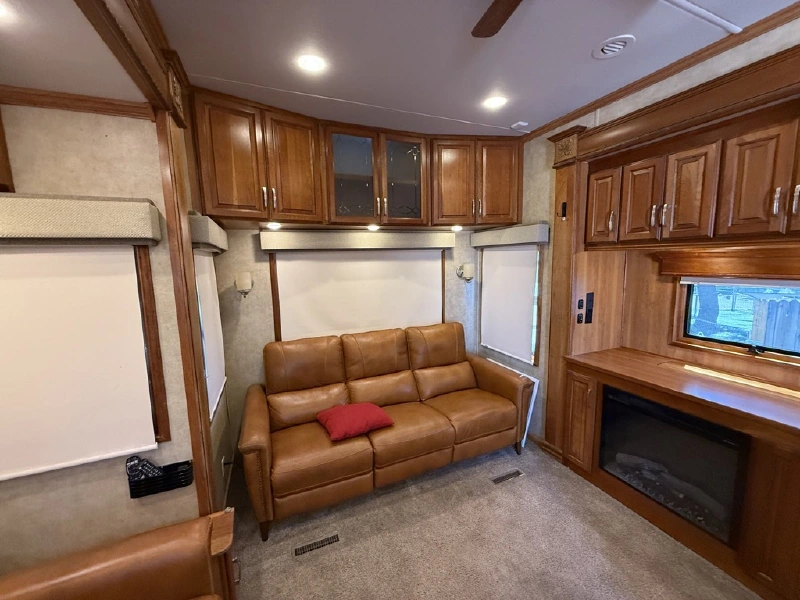 2015 DRV ELITE SUITES 38RESB3