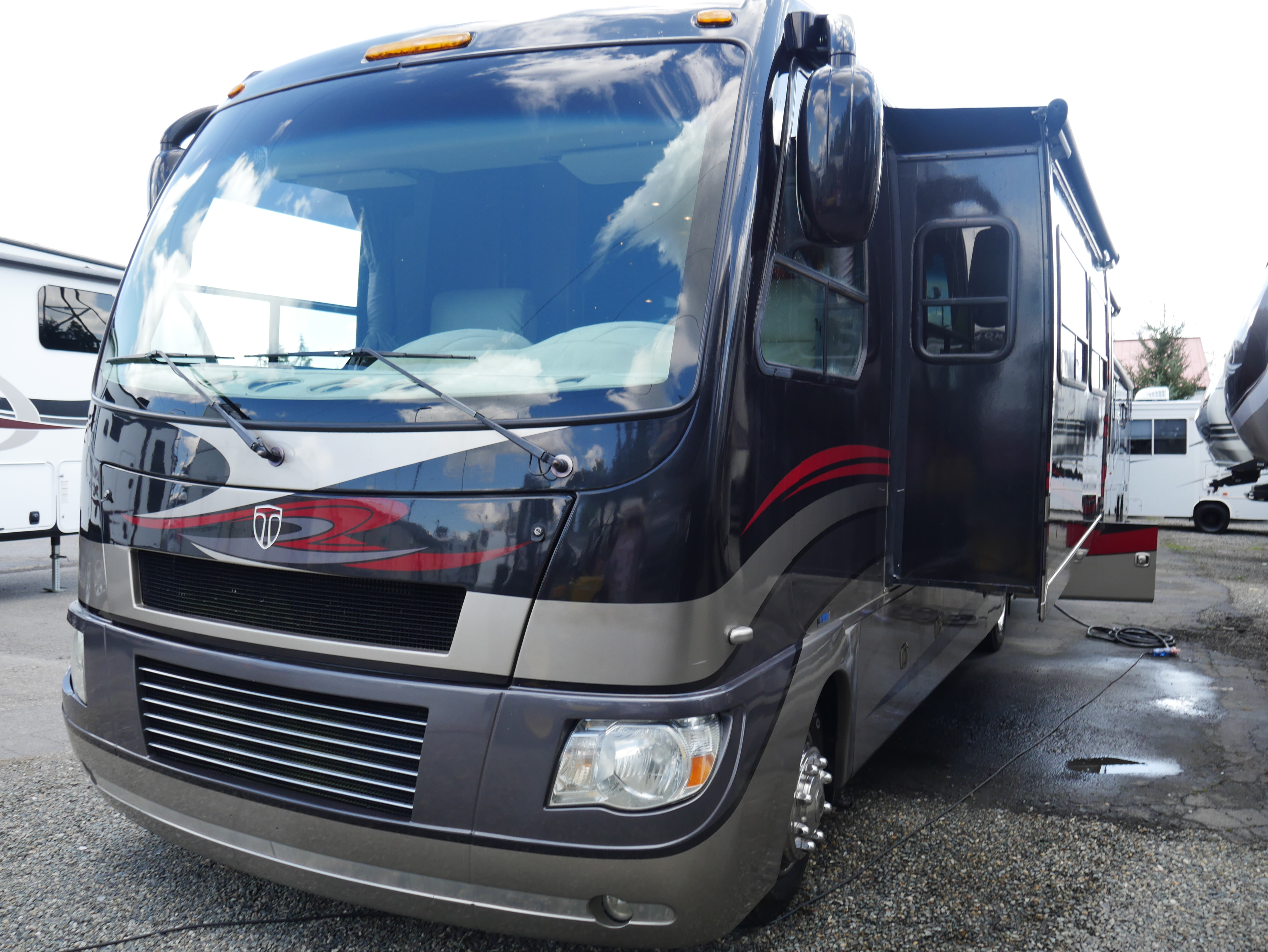 2012 Thor Motor Coach SERRANO 31X in puyallup WA
