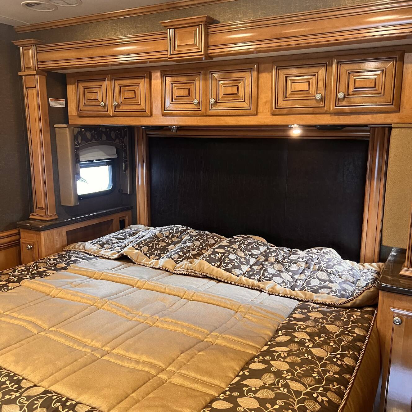A photo of this 2016 Thor Motor Coach TUSCANY 45AT