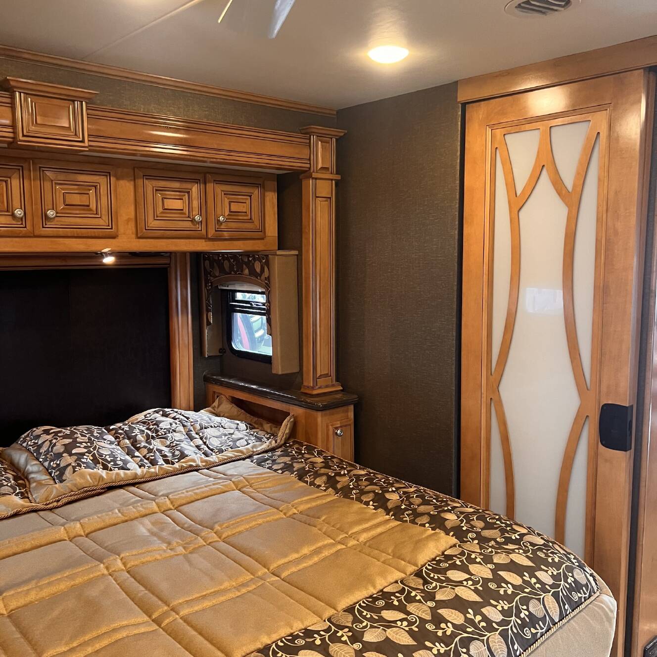 A photo of this 2016 Thor Motor Coach TUSCANY 45AT