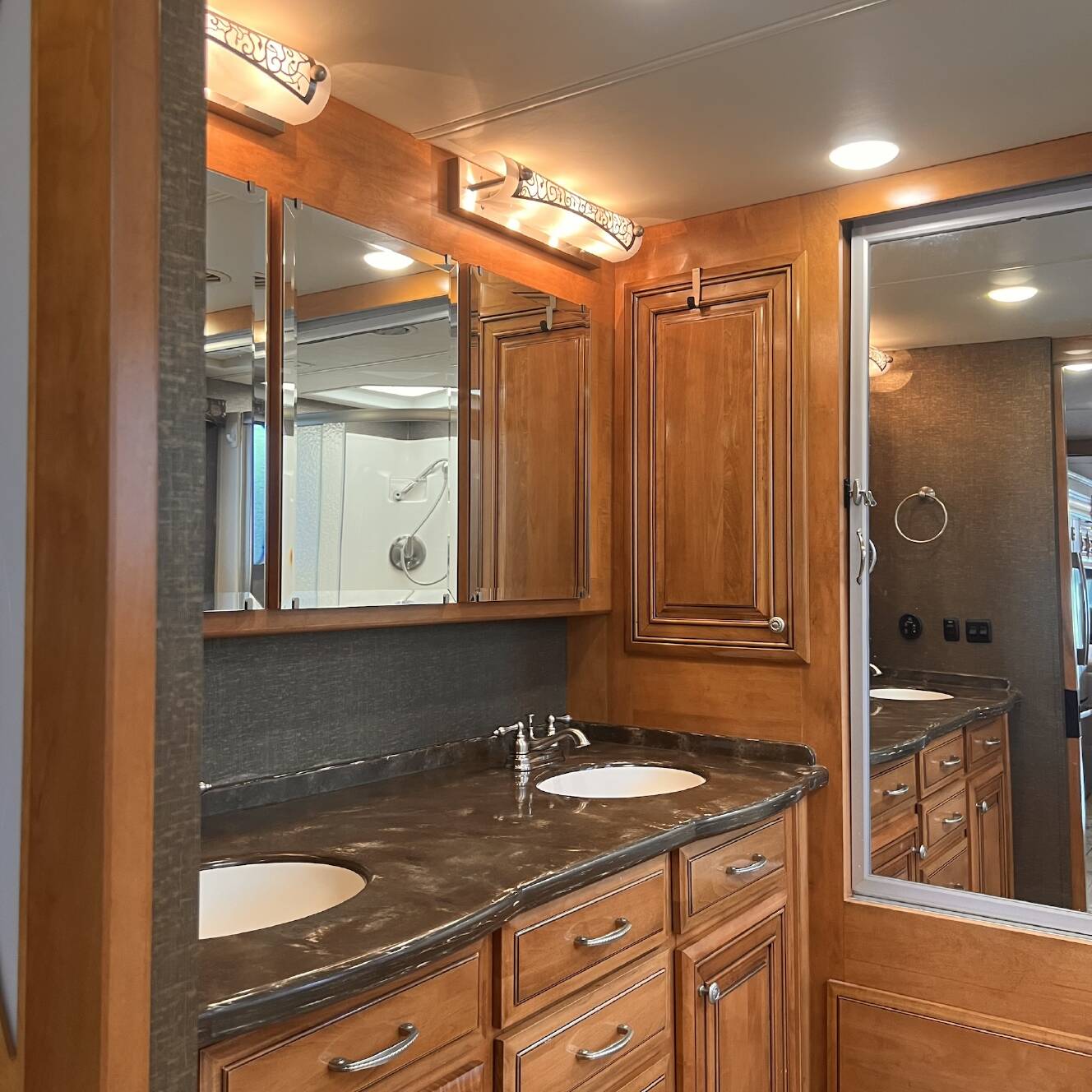 A photo of this 2016 Thor Motor Coach TUSCANY 45AT