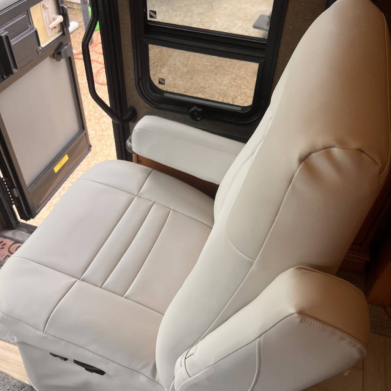 A photo of this 2016 Thor Motor Coach TUSCANY 45AT