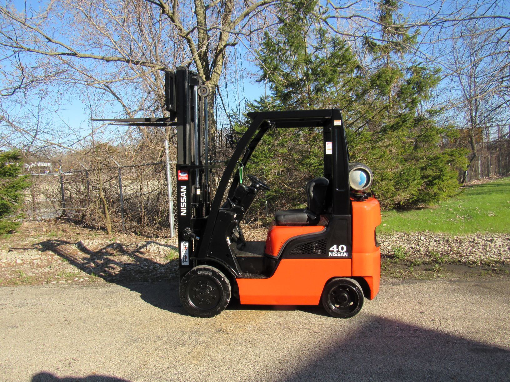 2011 NISSAN CF40LP in North Chicago, IL