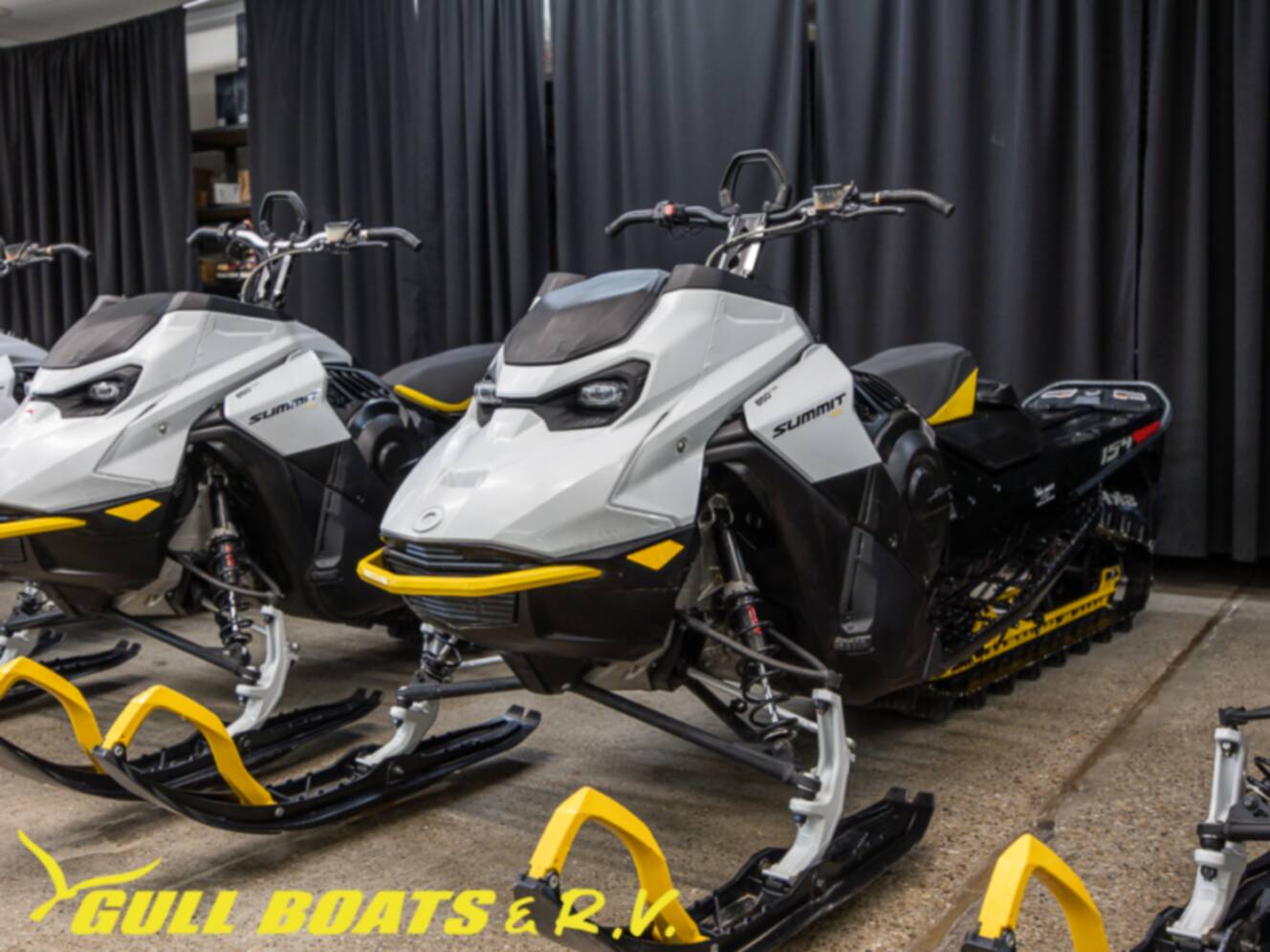 A photo of this 2023 Ski-Doo Summit 154