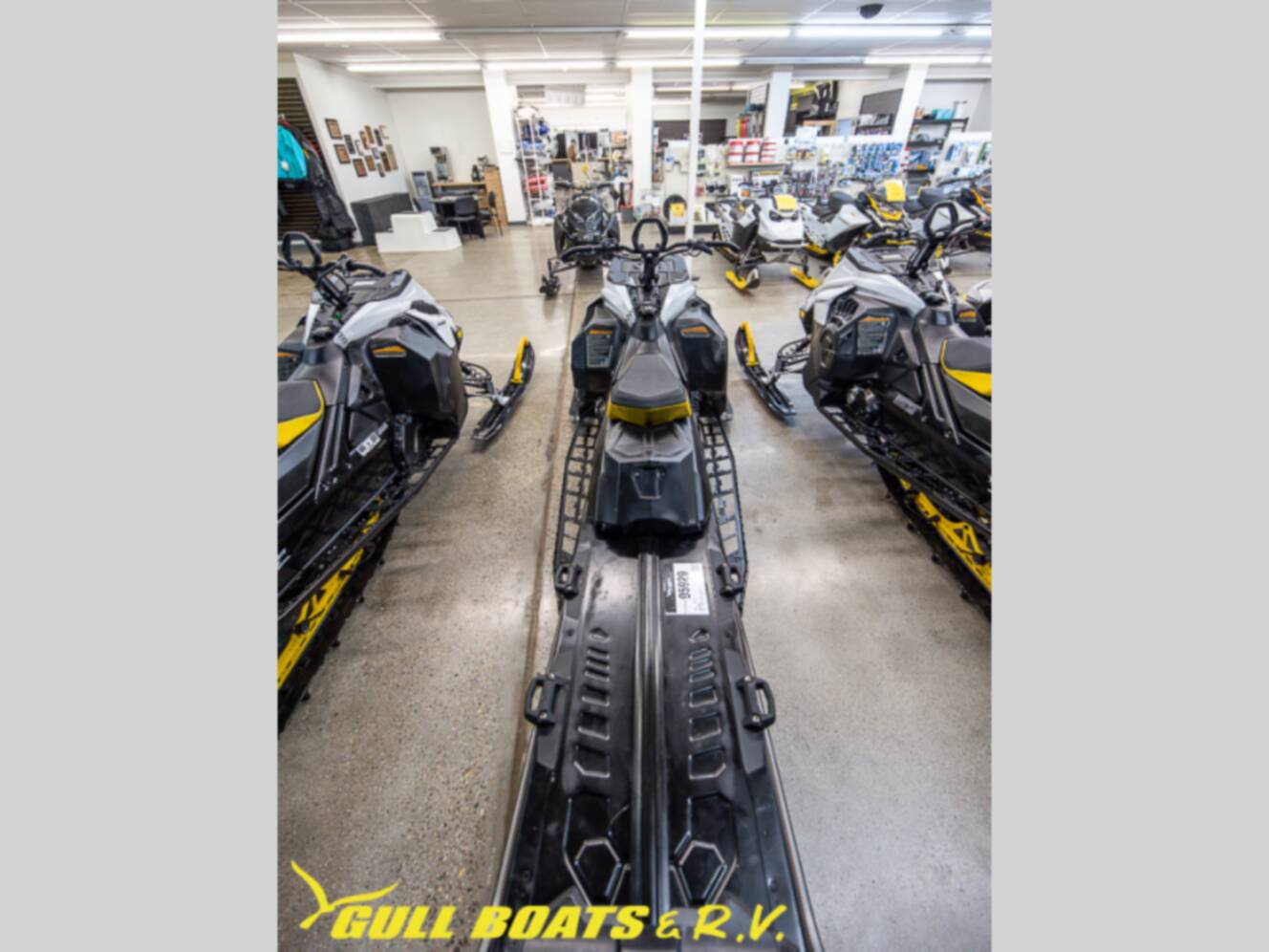 A photo of this 2023 Ski-Doo Summit 154