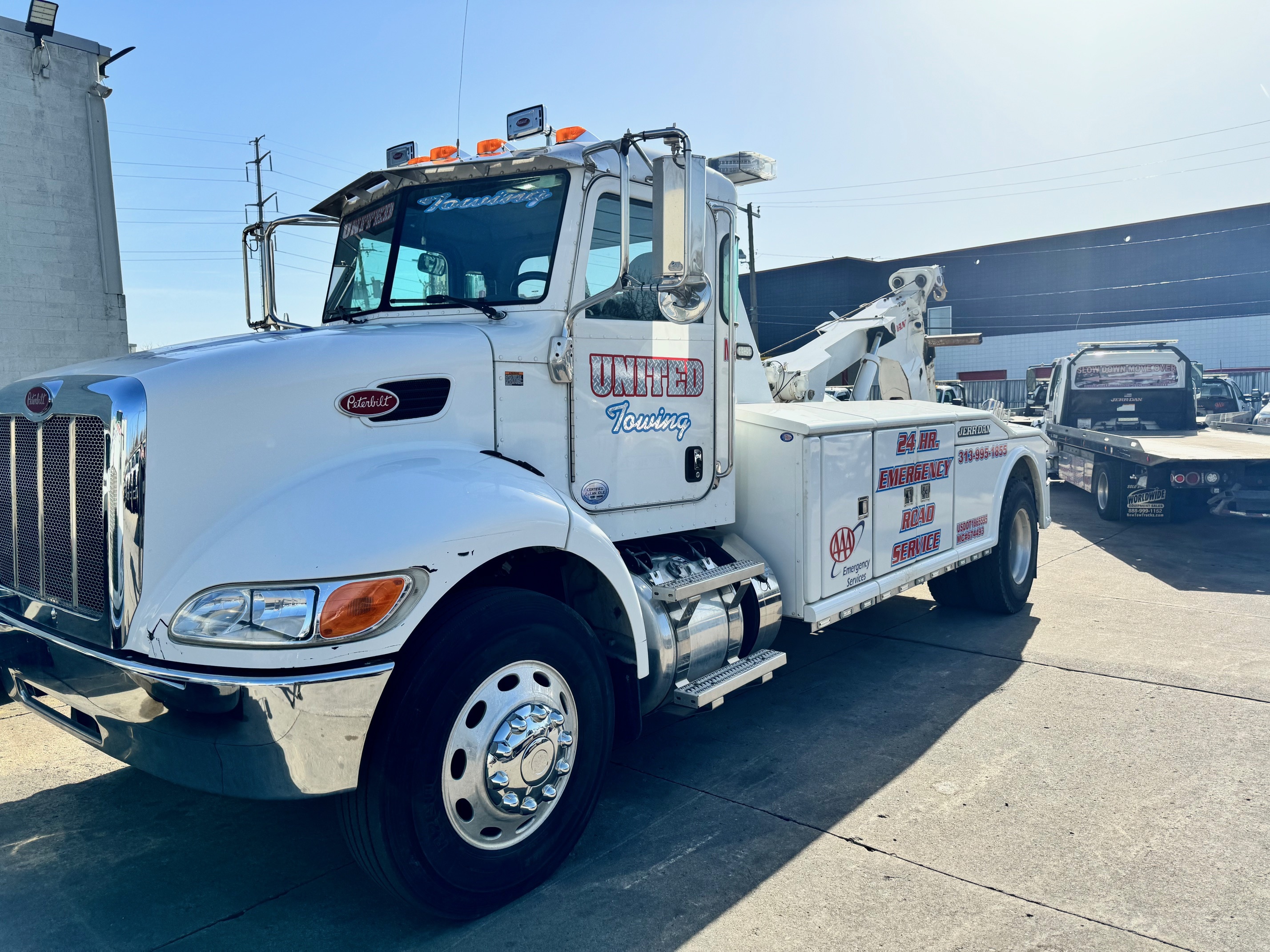 2012 PETERBILT 337 in Southfield, MI