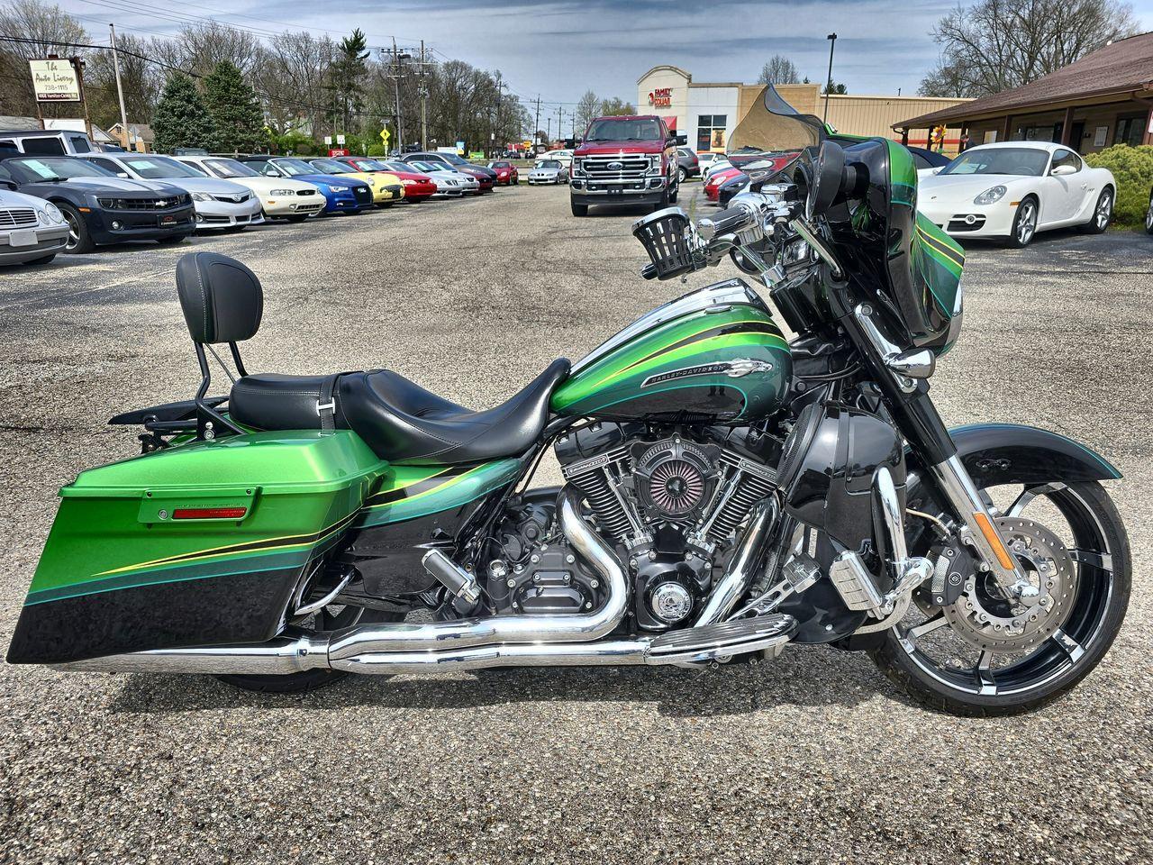 2011 Harley-Davidson FLHXSE CVO SCREAMIN EAGLE STREET GLIDE FLHXSE in Ross, OH