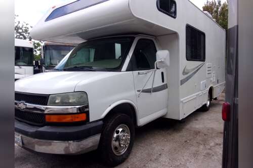 2006 Four Winds 5000 25A in canoga park CA