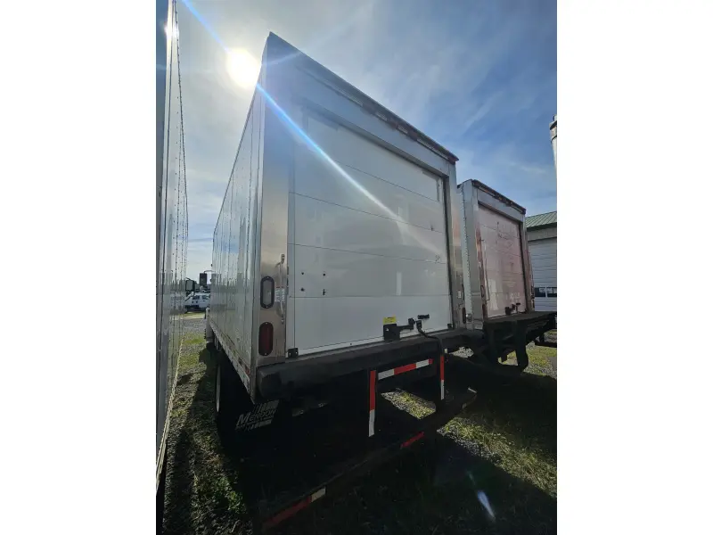 2016 HINO 268