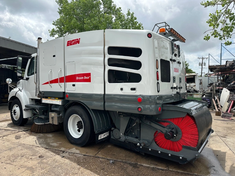 2014 ELGIN BROOM BEAR CNG