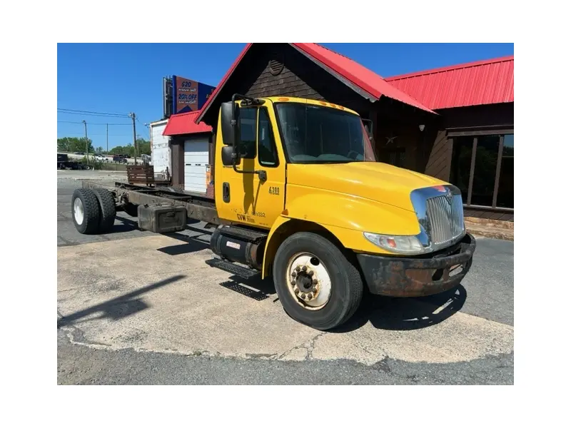 2004 INTERNATIONAL 4300