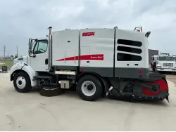 2014 ELGIN BROOM BEAR CNG