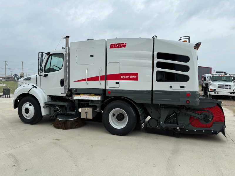2014 ELGIN BROOM BEAR CNG