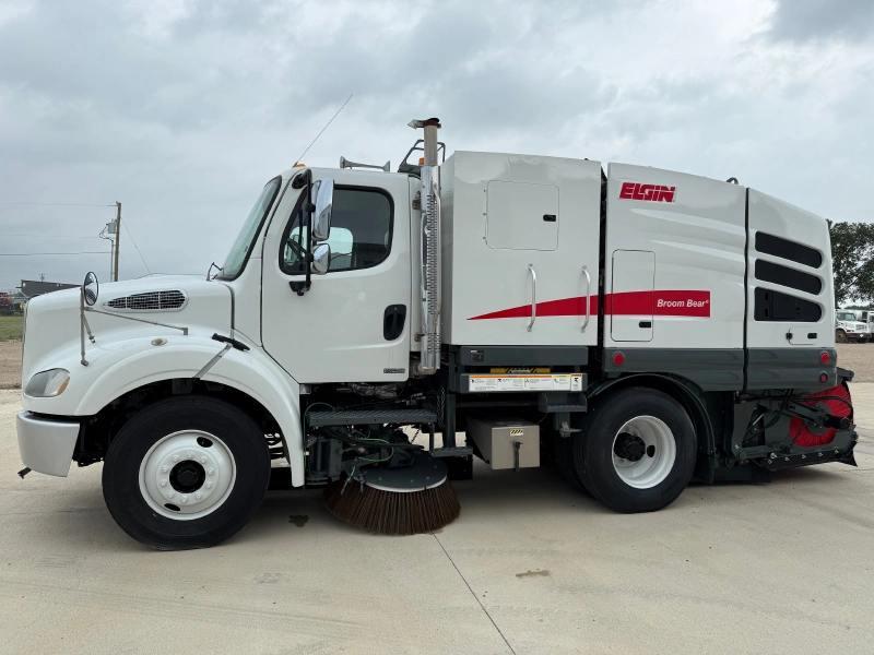 2014 ELGIN BROOM BEAR CNG