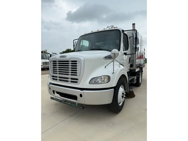 2014 ELGIN BROOM BEAR CNG