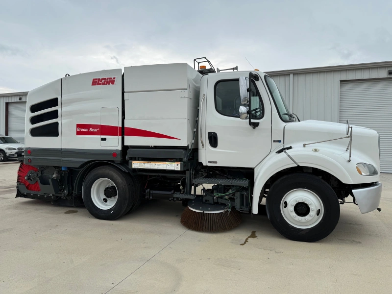 2014 ELGIN BROOM BEAR CNG