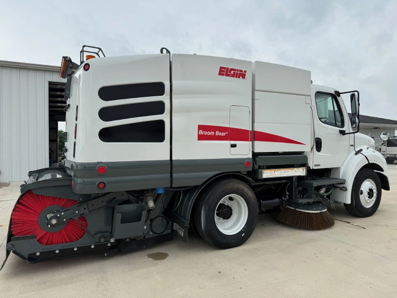 2014 ELGIN BROOM BEAR CNG