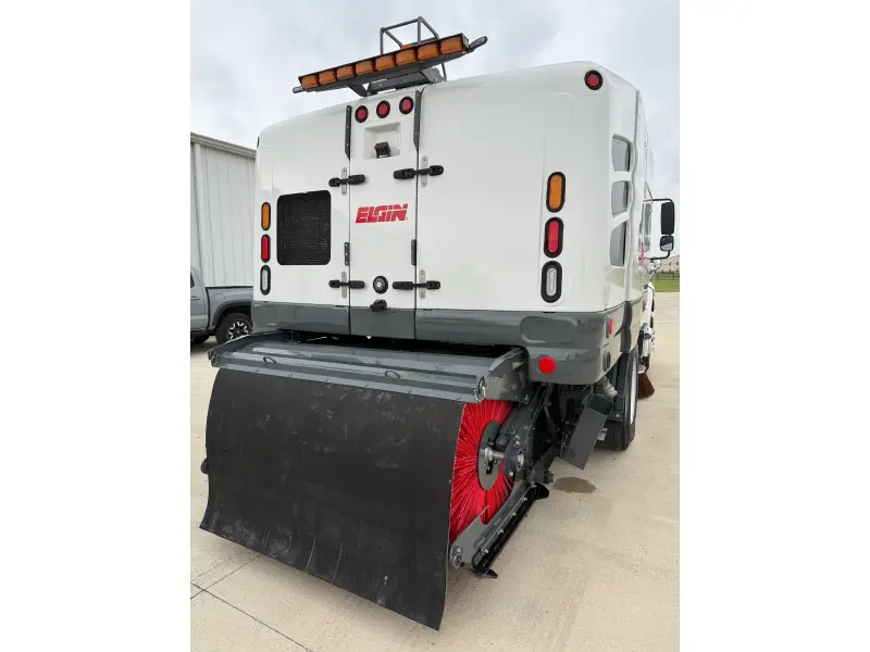2014 ELGIN BROOM BEAR CNG