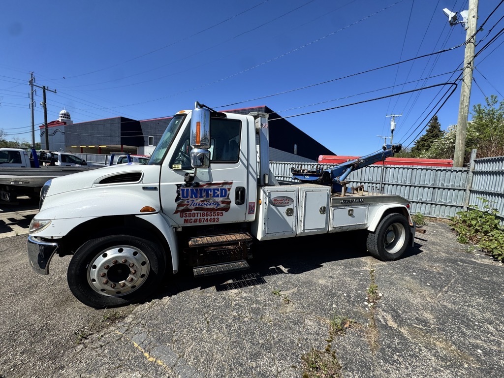 2009 INTERNATIONAL 4300 in Southfield, MI