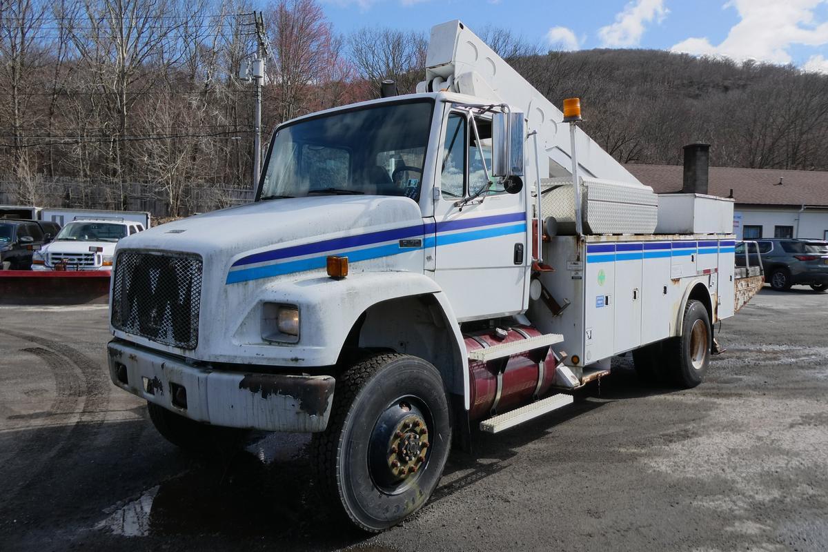 2004 FREIGHTLINER FL70 in Sparrowbush, NY