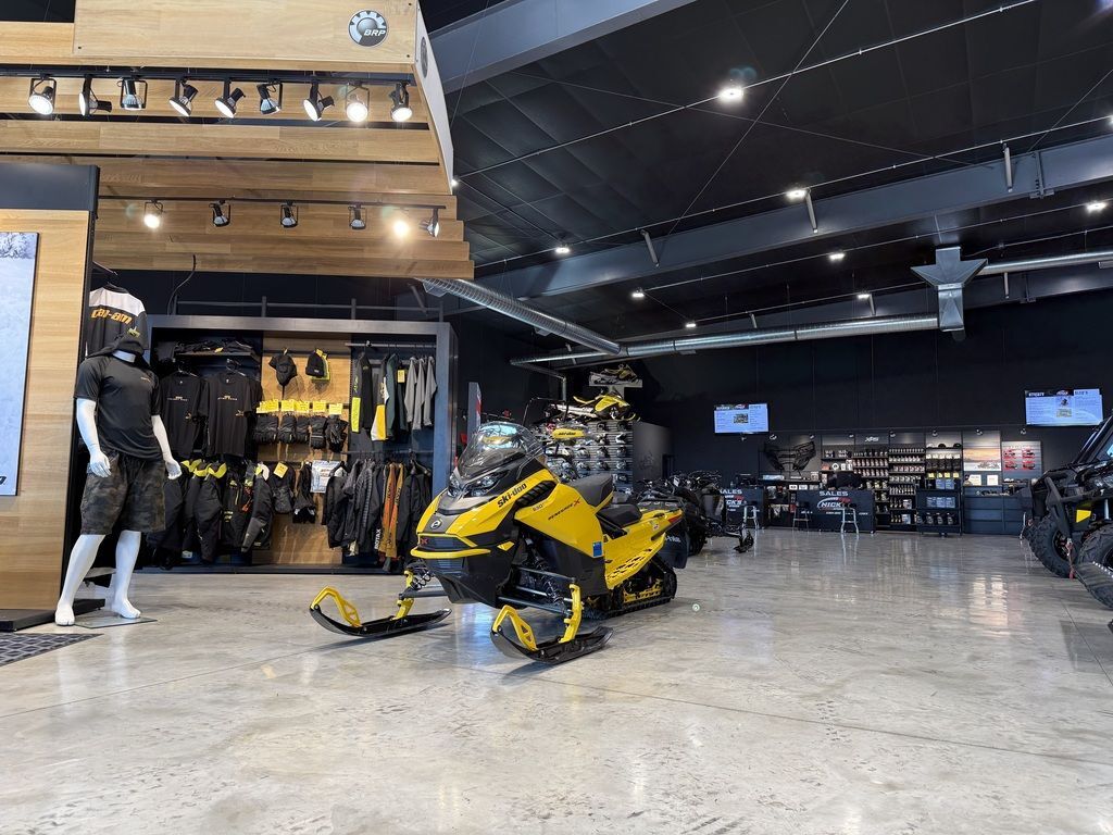 2023 Ski-Doo Renegade® X® 850 E-TEC Ice Ripper XT 1.5_7.2 in. / Ye in dickeyville WI