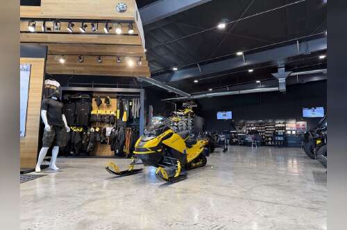 2023 Ski-Doo RenegadeĀ® XĀ® 850 E-TEC Ice Ripper XT 1.5_7.2 in. / Ye in dickeyville WI