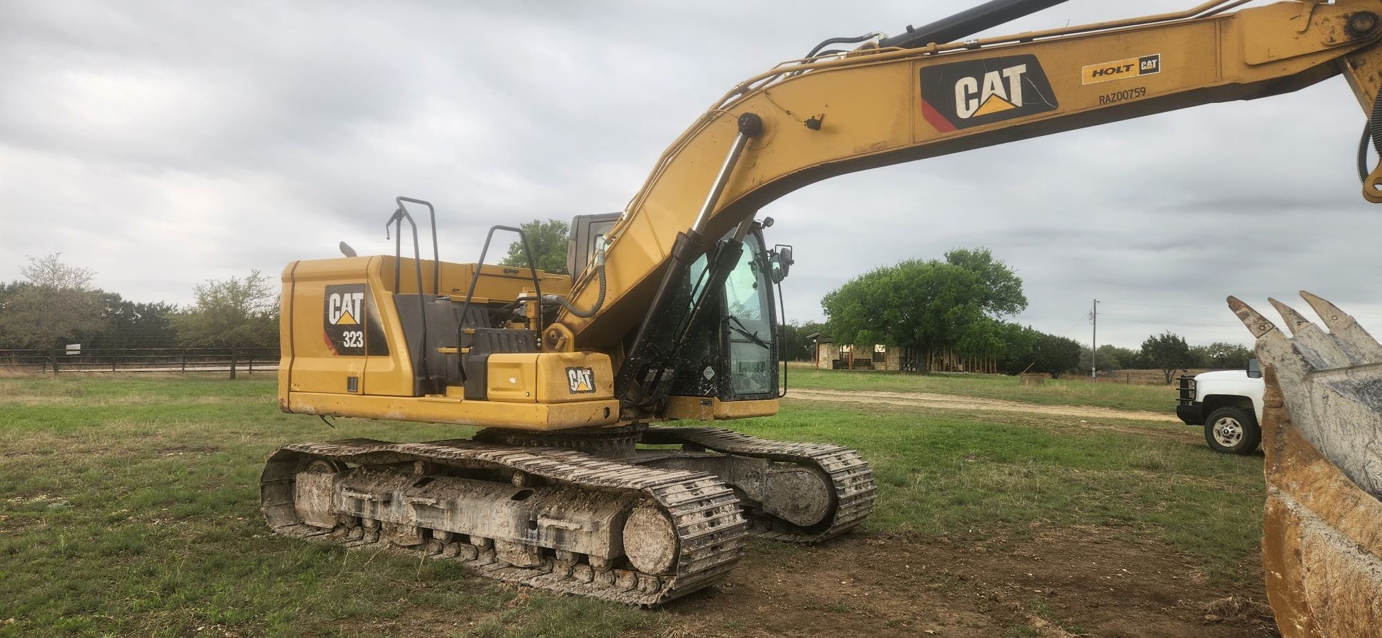 2018 CATERPILLAR 323 Excavator in Dallas, TX