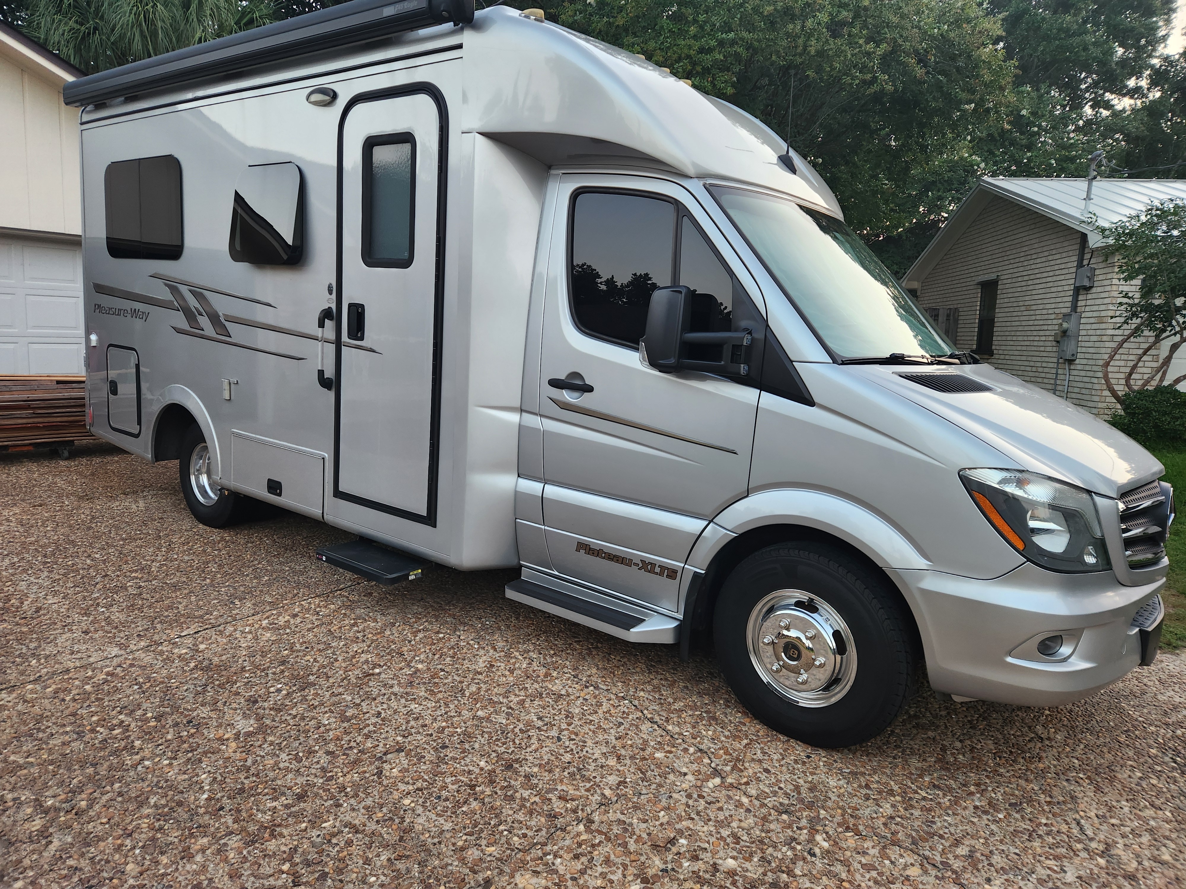 2018 Pleasure Way PLATEAU XLTS BASE RV