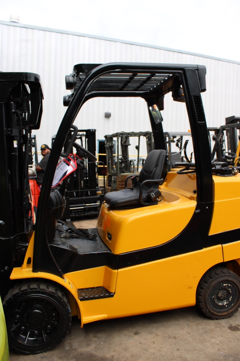 2008 YALE GLC080VXNGSE085 in North Chicago, IL
