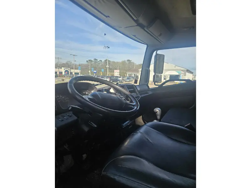 2015 HINO 268
