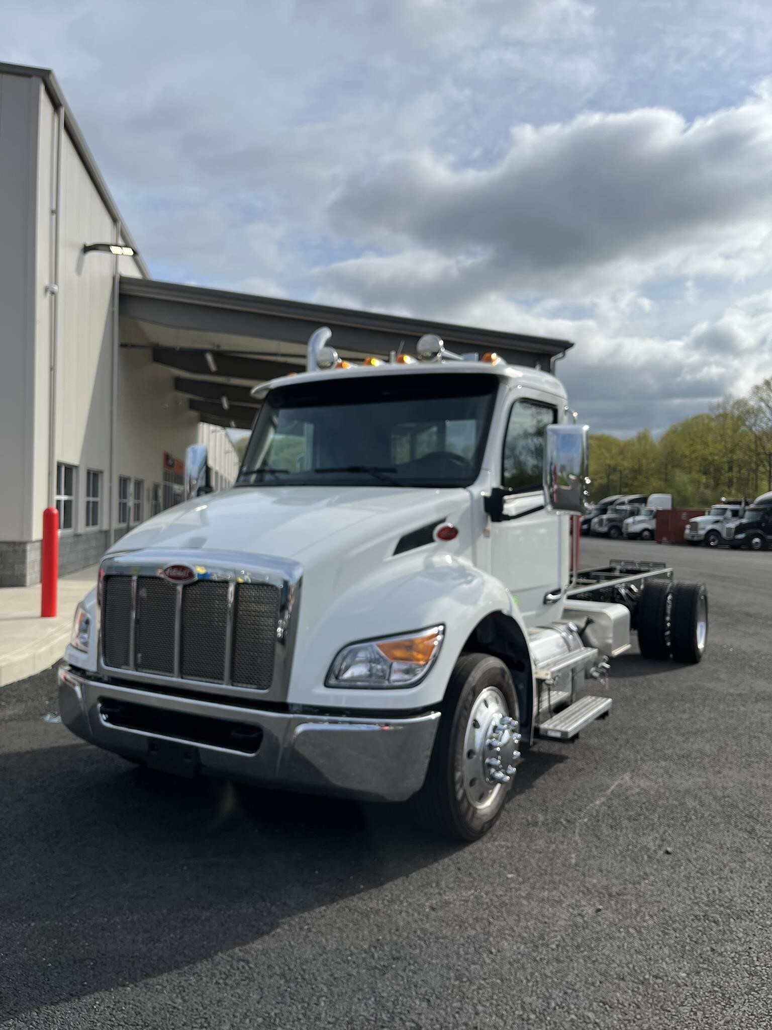 2025 PETERBILT 537 in Bartonsville, PA