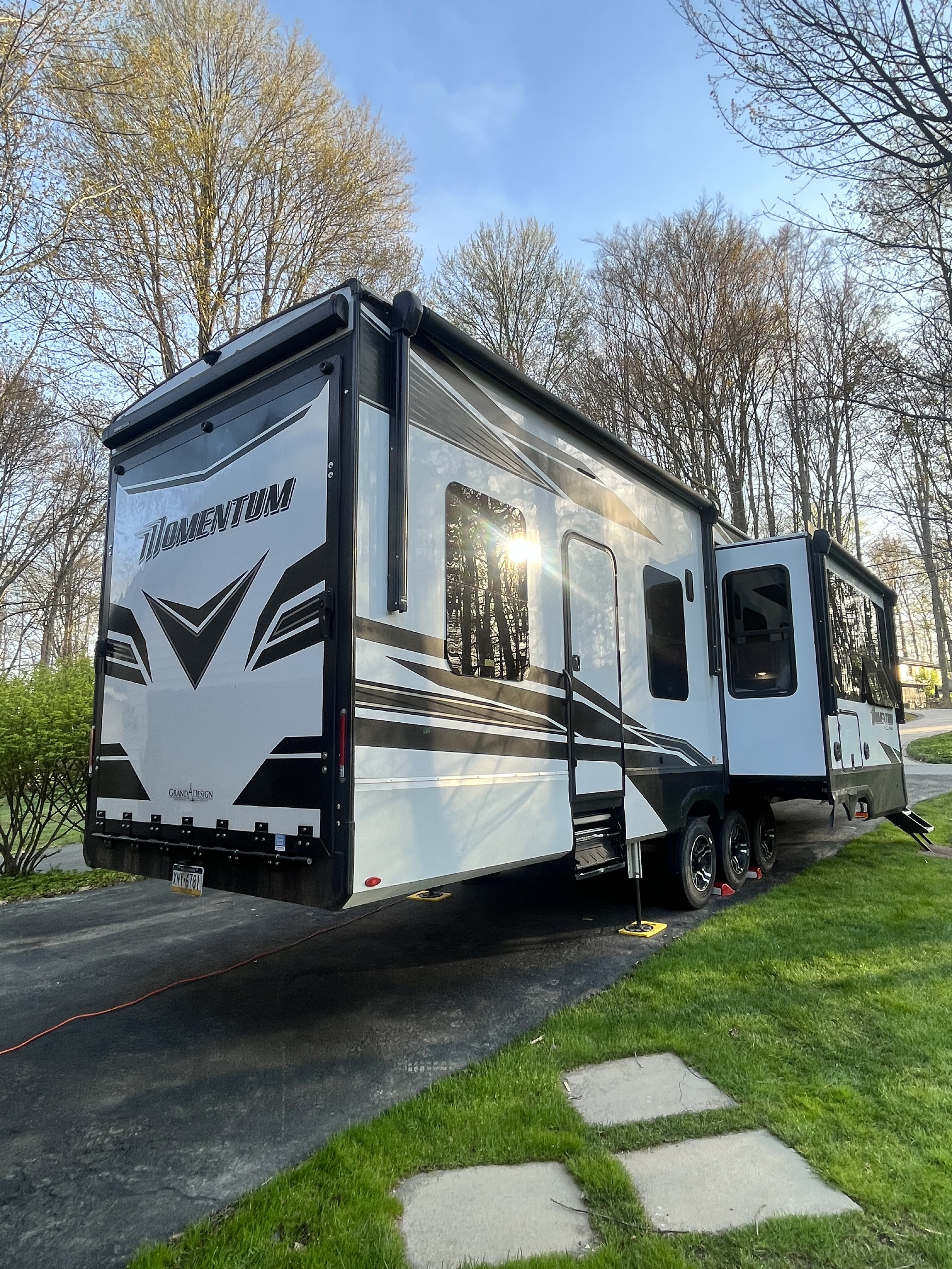 2023 Grand Design MOMENTUM M-CLASS 395MS in zelienople PA