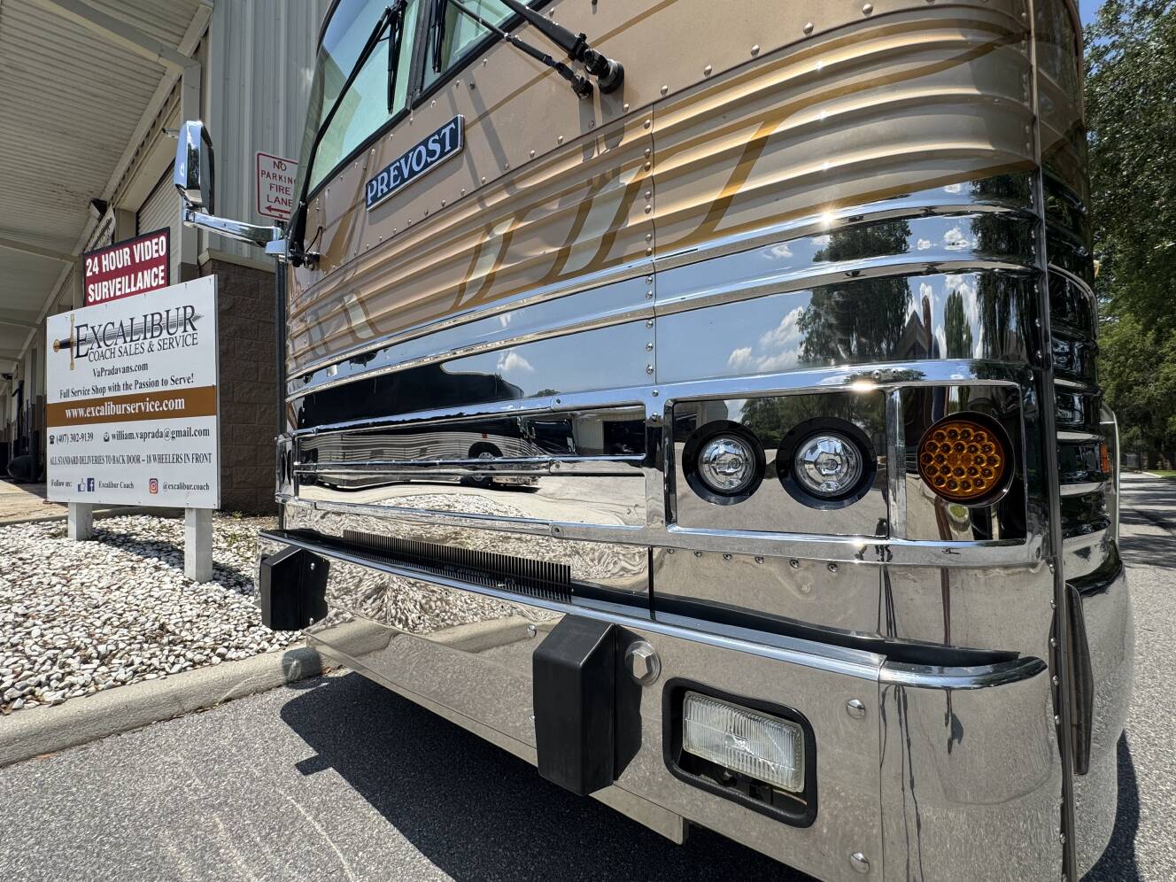 A photo of this 1999 Prevost VOGUE XL