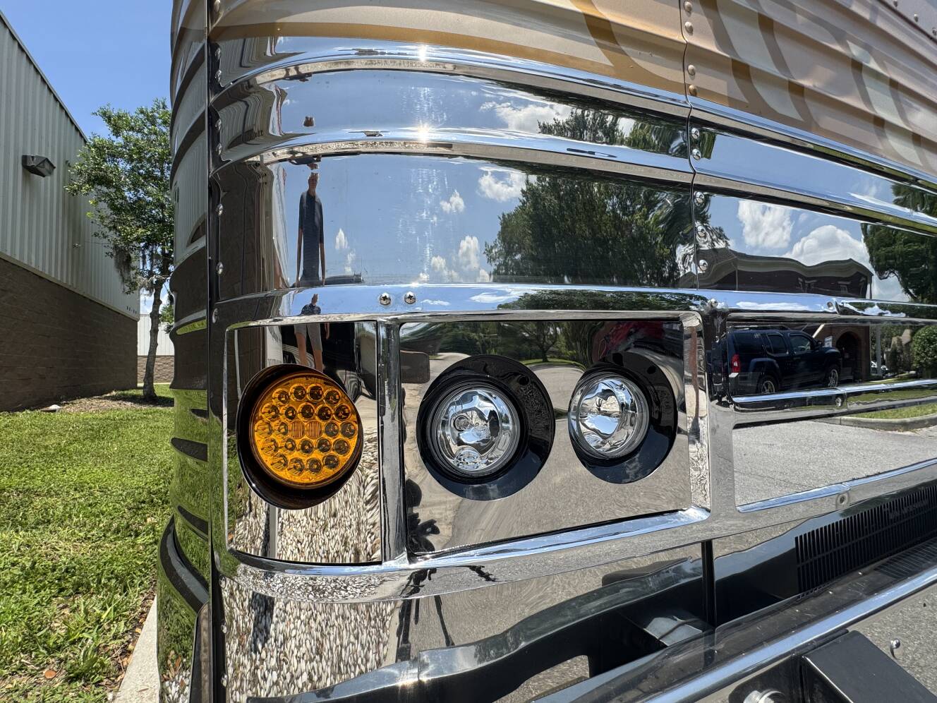 A photo of this 1999 Prevost VOGUE XL
