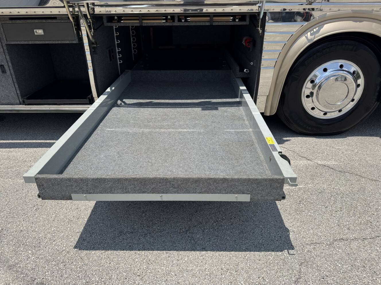 A photo of this 1999 Prevost VOGUE XL