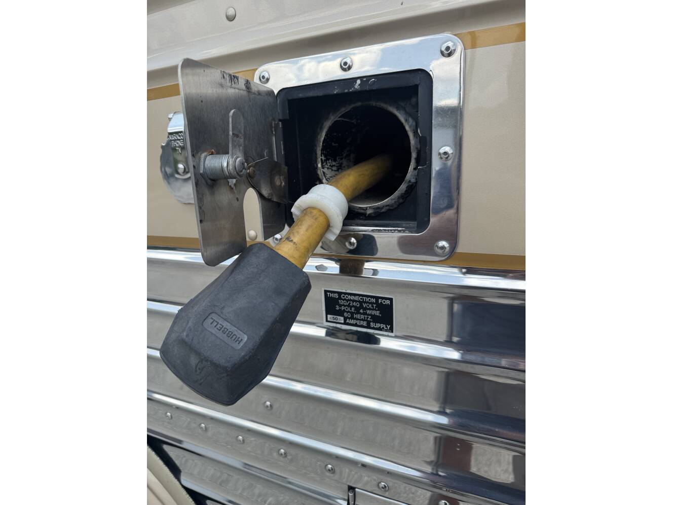 A photo of this 1999 Prevost VOGUE XL