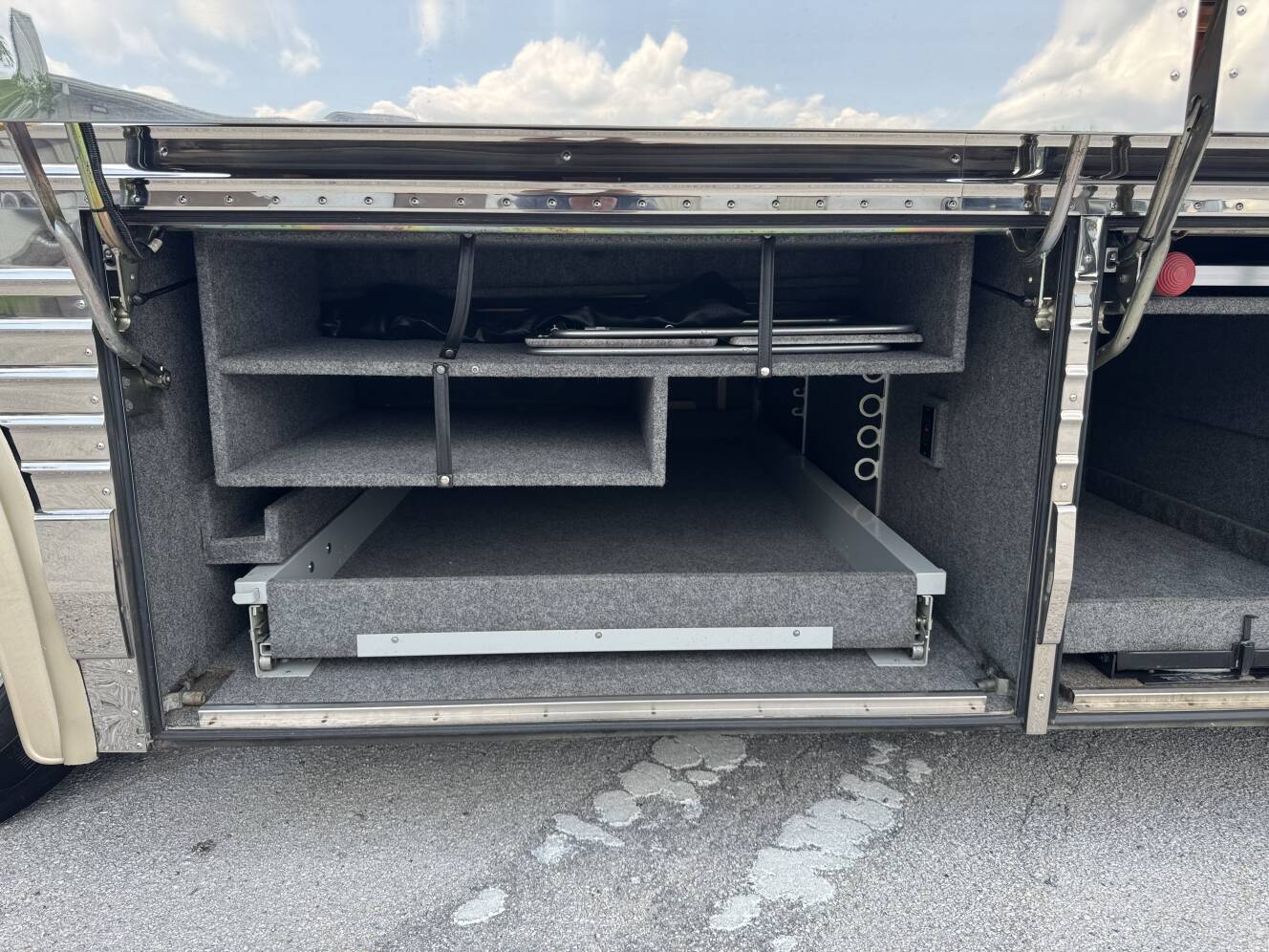 A photo of this 1999 Prevost VOGUE XL