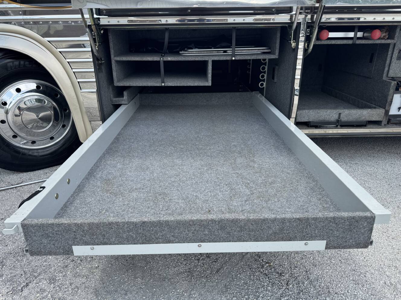 A photo of this 1999 Prevost VOGUE XL