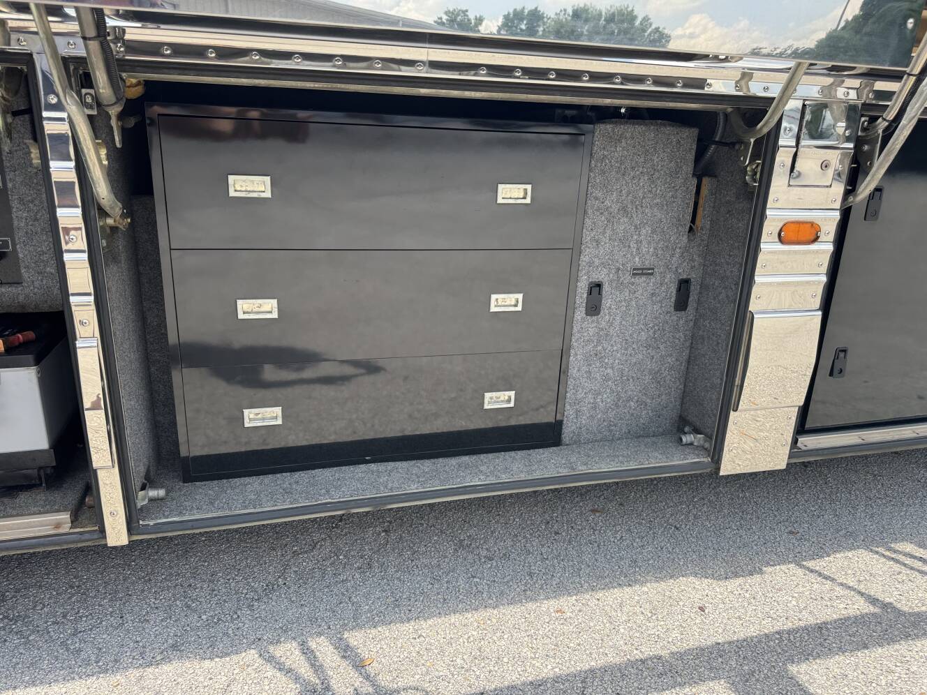 A photo of this 1999 Prevost VOGUE XL